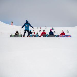 cours collectif-vars-snowboard snowboard-cours-lesson-group