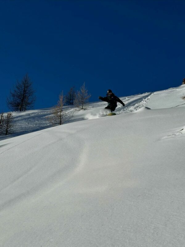 🩵 On adore transmettre notre passion pour le snowboard mais avant tout on aime rider…